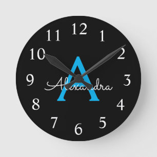 Blauer schwarzer Skriptname Runde Wanduhr