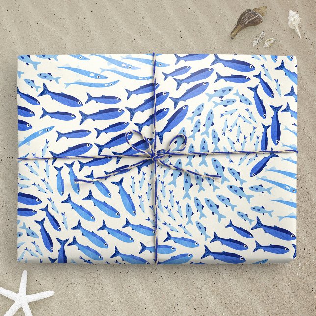 Blauer Schwimmender Ozeanfisch - Hell Geschenkpapier (Blue Swimming Ocean Fish - Light wrapping paper gift mockup)
