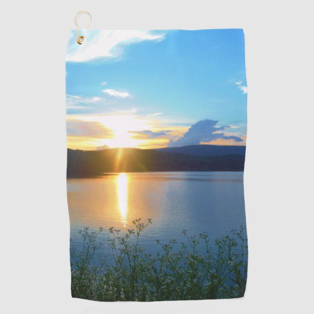 Blauer Sonnenuntergang am See Golfhandtuch (Vorderseite)