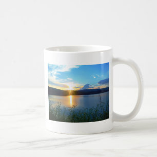 Blauer Sonnenuntergang am See Tasse