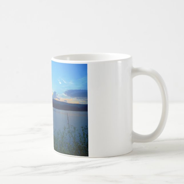 Blauer Sonnenuntergang am See Tasse (Rechts)