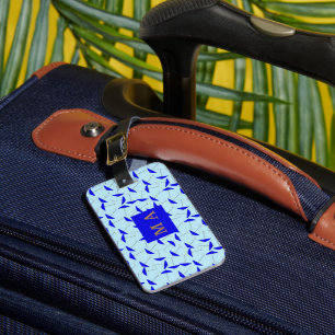 Blauer Strandschirm, Wiederholmuster Monogramm Gepäckanhänger