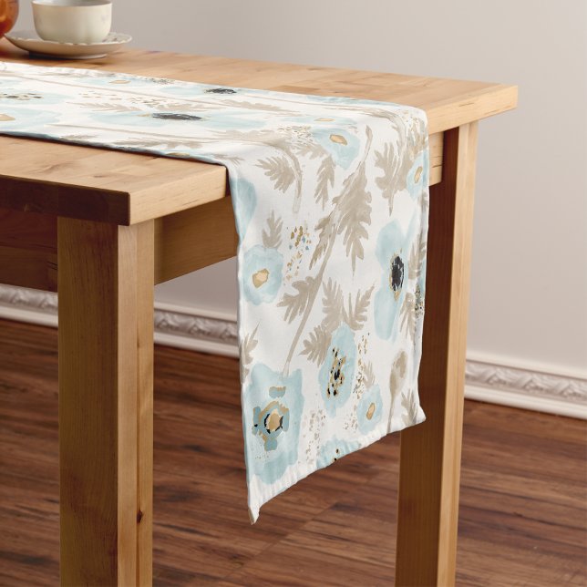 Blauer Tan Blumenmuster-Dekor Kurzer Tischläufer (Light Blue Tan Watercolor Floral Pattern Poppies Short Table Runner from Studio Posies. )