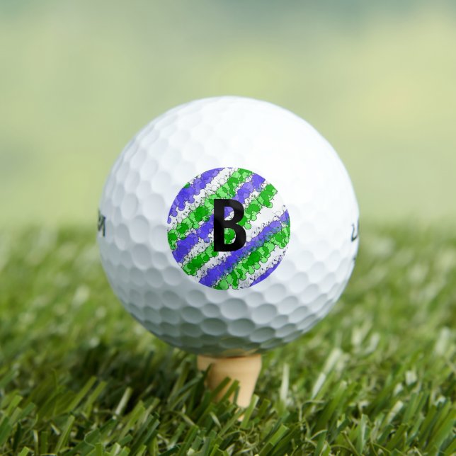 Blauer und grüner Spritzer erschüttert Golfball (Insitu T-Shirt)