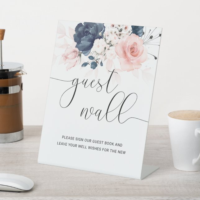 Blauer und rosa Hochzeitsmantel Sockelschild (In SItu)