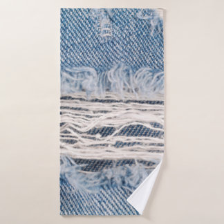 Blauer verblasste Jeans, Texturen gerissene Jeans  Badehandtuch