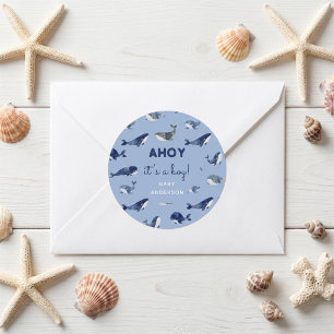 Blauer Wal Ahoy Es ist ein Junge Baby-Party Runder Aufkleber