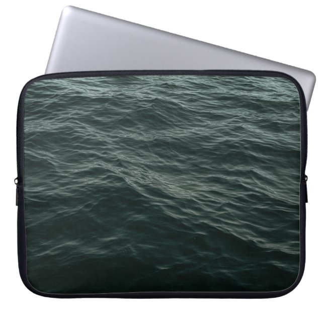 BLAUER WASSER WÄHREND DES TAGES LAPTOPSCHUTZHÜLLE (Vorderseite)