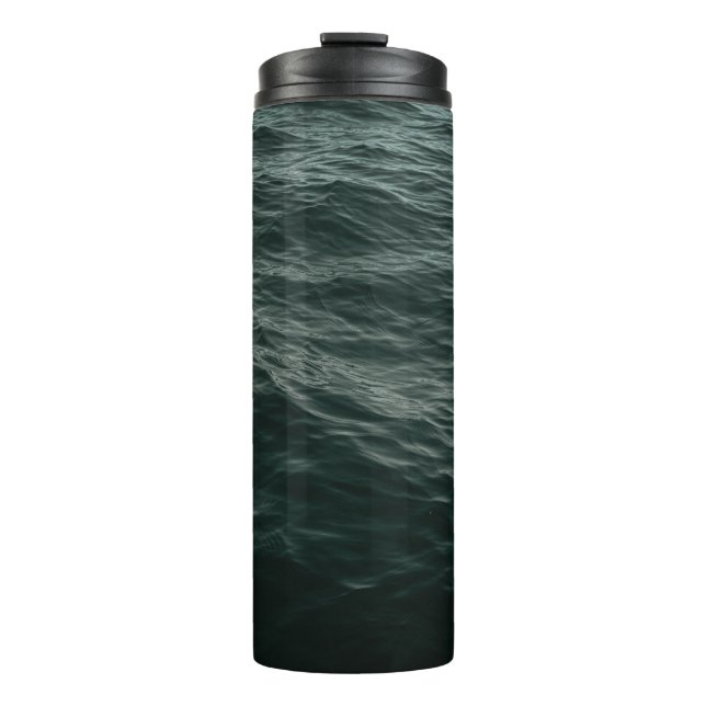 BLAUER WASSER WÄHREND DES TAGES THERMOSBECHER (Vorderseite)
