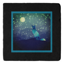 Blauer Wolf Admiring Vollmond in den Bergen