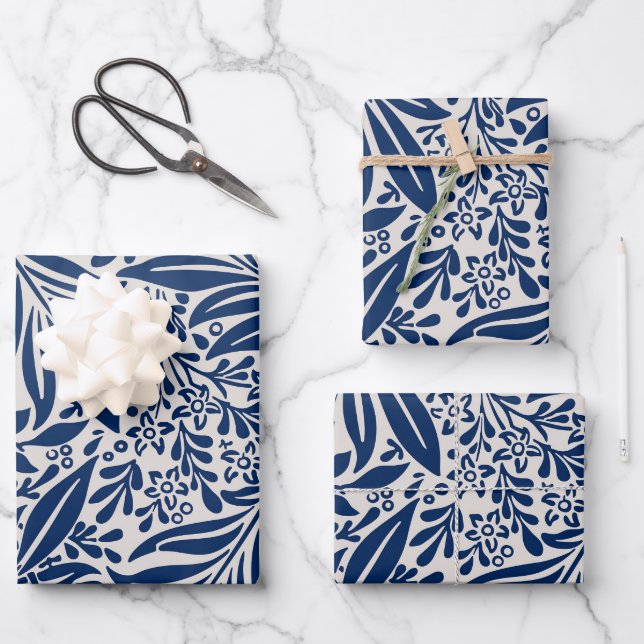 blaues Blumenmuster mit vielfältigen Blättern und  Geschenkpapier Set (Vorderseite)