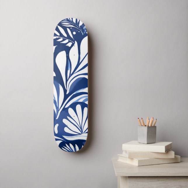 Blaues botanisches Muster Skateboard (Wandkunst)