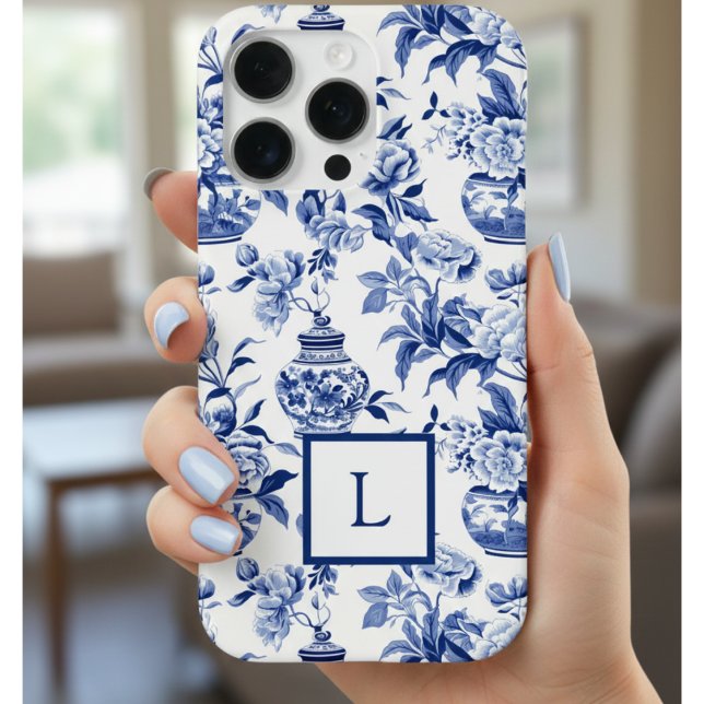 Blaues Chinoiserie-Monogramm  iPhone Hülle (Von Creator hochgeladen)