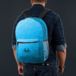 Blaues cyan geometrisches Maschenmuster Monogram Bedruckter Rucksack<br><div class="desc">Hellblaues zyangeometrisches Maschenmuster Monogram Bedruckter Rucksack. Coole Mode Accessoires Tasche für jeden. Blaues Dreieck geometrisches Mesh mit Licht bis dunkel ombre Farbverlauf Design. Erstellen Sie einen einzigartigen und personalisierten Rucksack mit einer benutzerdefinierten Touch! Modernes Monogramm mit Ihrem Initial und Ihrem Namen für diesen persönlichen Flair.</div>