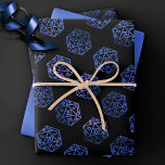 Blaues D20-Muster | RPG Fantasy Tabletop Gamer Dic Geschenkpapier Set<br><div class="desc">GEEK CHIC GAMER! Neuartige RPG-Umhüllungspapiere sind auch ideal für kurzlebige Doppel-Möbeldecoupage oder Wohngestaltung-Do-It-yourself-Projekte. Es ist GAME ON! Also wählen Sie Ihre Waffe und rollen Initiative! Perfekt für jeden alten Tischkipper, Stift und Papier (PnP) Fantasy-Rollenspieler, das Design bietet ein nahtloses Muster von 20-seitigen Dundle-Polyhedral Würfeln mit einer natürlichen 20 für den...</div>