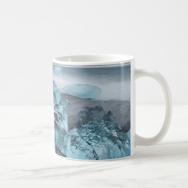 Blaues Eis in der Strandsaison, Island Tasse (Rechts)