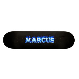 Blaues Feuer Marcus-Skateboards und Flammenentwurf Skateboard