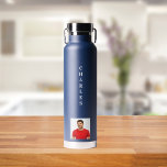 Blaues Foto Typ Trinkflasche<br><div class="desc">Weißer Text auf einer marineblauen Flasche gedruckt. Personalisieren und fügen Sie Ihren Namen und ein Profil-Foto.</div>