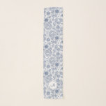 Blaues Freiheits-Vintages Blumenmonogramm-langer Schal<br><div class="desc">Schönes und HippieVintages blaues Blumenmuster auf blassem Hintergrund. Hoch entwickeltes und weibliches kundengerechtes langes längliches Rechteck-Chiffon- Schal (10" x 45") mit Monogramm in weiße runde Form. Sie können Text (Schriftart, Farbe, Größe und Position) und Position des Entwurfs leicht ändern, indem Sie den besonders anfertigen Knopf anklicken. Zusammenpassende Botetasche, Klipp auf...</div>