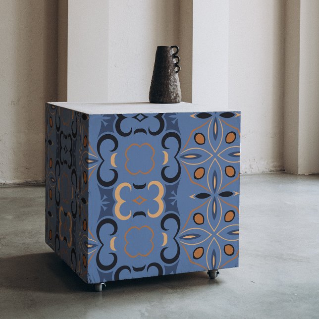 Blaues Indigomuster und orangefarbenes Bohemisches Seidenpapier (Von Creator hochgeladen)