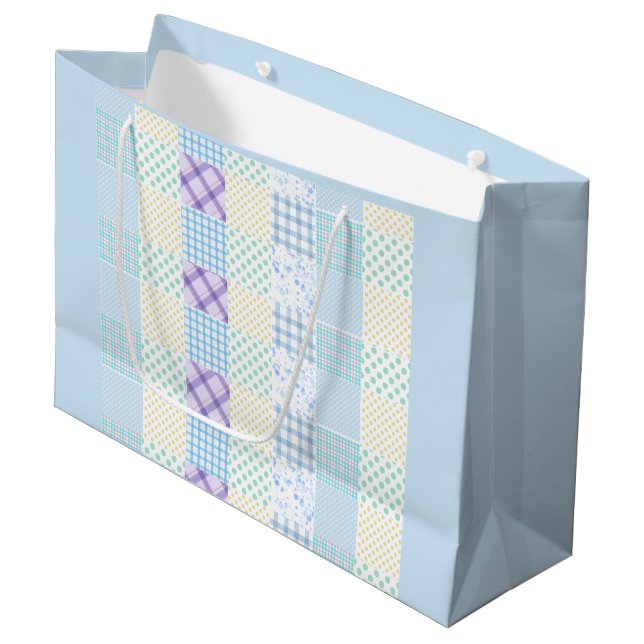 Blaues Karomuster Große Geschenktüte (Vorderseite Schrägansicht)