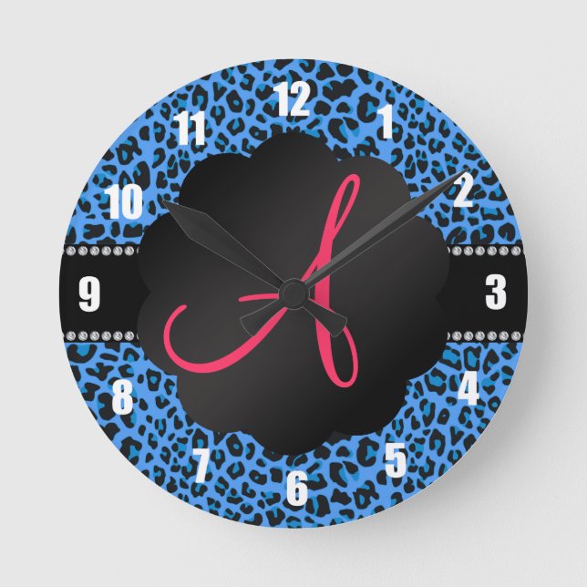 Blaues Leopardmuster des Monogramms Runde Wanduhr (Vorderseite)