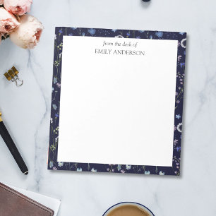 Blaues Lila Hübsches Wildblume Blumenmuster Notizblock