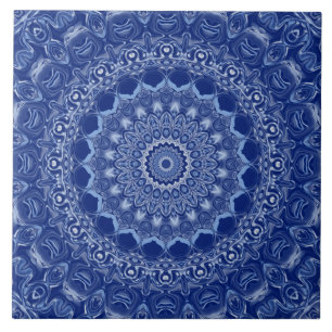 Blaues Mandala Muster mit Sternexplosion Symmetrie Fliese