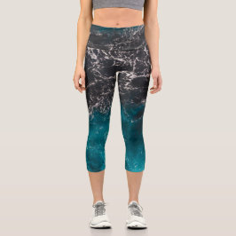 Blaues Meerwasser aus schwarzem Marmor Capri Leggings