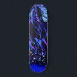 Blaues Pferd auf der Starry Night Skateboard<br><div class="desc">Skateboards mit Neon Blue Horning bei Mondlicht Starry Night Magic Horses Zeichnend - oder wählen / Fügen Sie Ihren einzigartigen Text / Farbe - Make Your Special Skateboard Geschenk - Vergrössern und verschieben oder entfernen und fügen Sie Elemente / Bild mit Anpassungs-Tool! - Zeichn und Design von MIGNED. Sie können...</div>