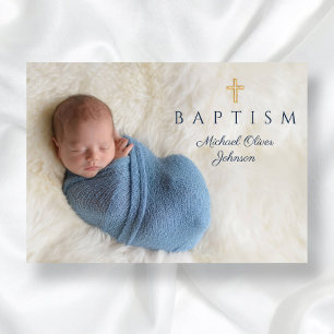 Blaues religiöses Foto für Taufe zwischen den Jung Einladung