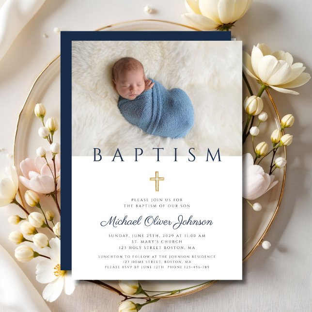 Blaues religiöses Foto für Taufe zwischen den Jung Einladung (Navy Blue Religious Cross Boy Baptism Photo Invitation)