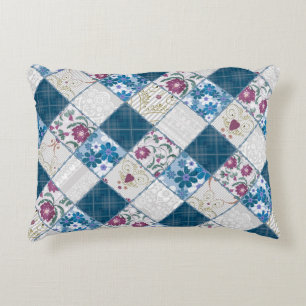Blaues, rustikales Muster aus Stoffschrott Dekokissen
