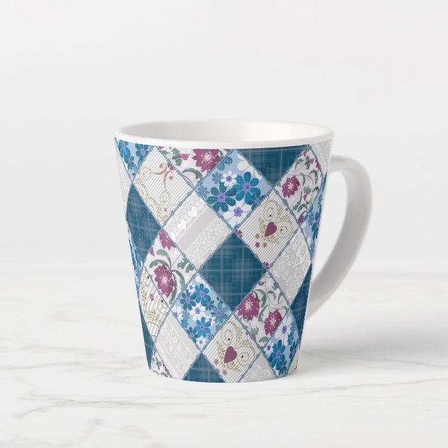 Blaues, rustikales Muster aus Stoffschrott Milchtasse (Rechte Ecke)