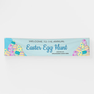 Blaues Schild mit farbenfrohen Ostereiern Jagd