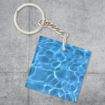 Blaues Schwimmbadmuster Schlüsselanhänger<br><div class="desc">Foto von Licht,  das auf dem Boden eines Schwimmbeckens spielt,  digital getönt hellblau.</div>