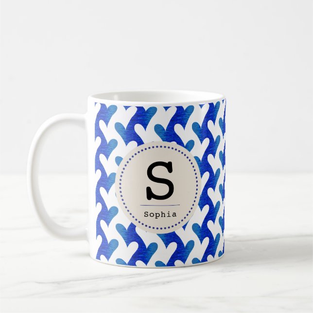 Blaues Seeherz-Muster mit modernem Monogramm Kaffeetasse (Links)