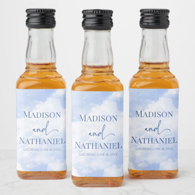 Blaues Sparkle Wolken Dreamy Elegante Hochzeit Alkoholflaschenetikett (Flaschen)