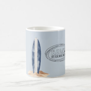 Blaues Surfbrett vom Strand Kaffeetasse