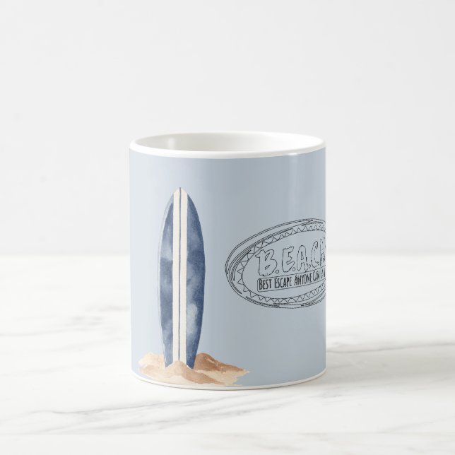 Blaues Surfbrett vom Strand Kaffeetasse (Mittel)