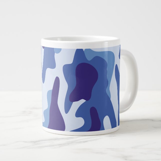 Blaues Tarnmuster Jumbo-Tasse (Vorderseite Rechts)