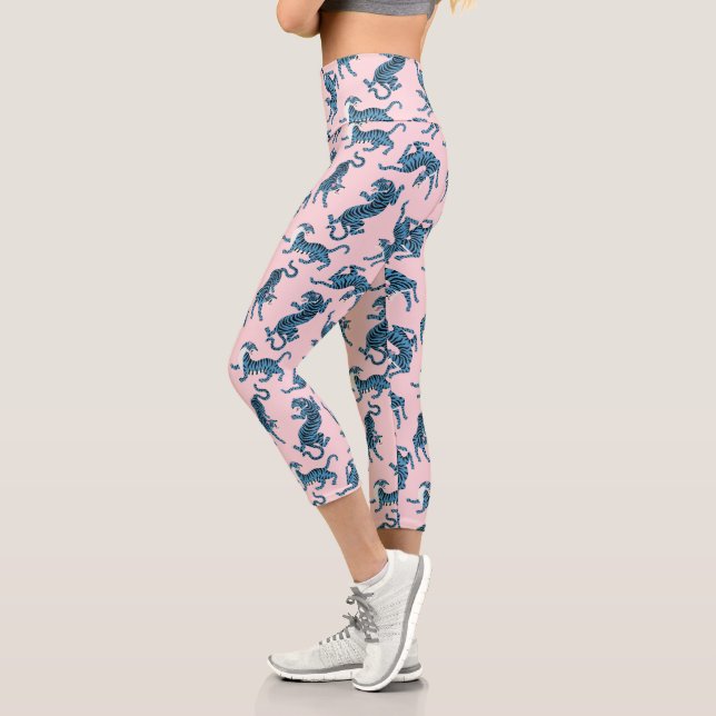 Blaues Tiger-asiatisches Muster Capri Leggings (Links)
