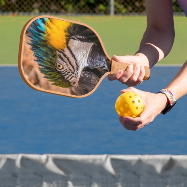 Blaues und gelbes Makaportrait Pickleball Schläger (InSitu)