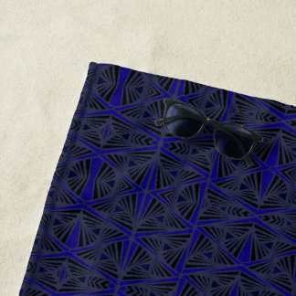 Blaues und schwarzes geometrisches Muster. Strandtuch