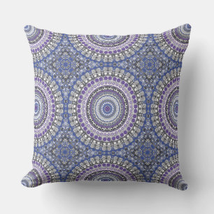 Blaues und violettes mandalaartiges geometrisches kissen
