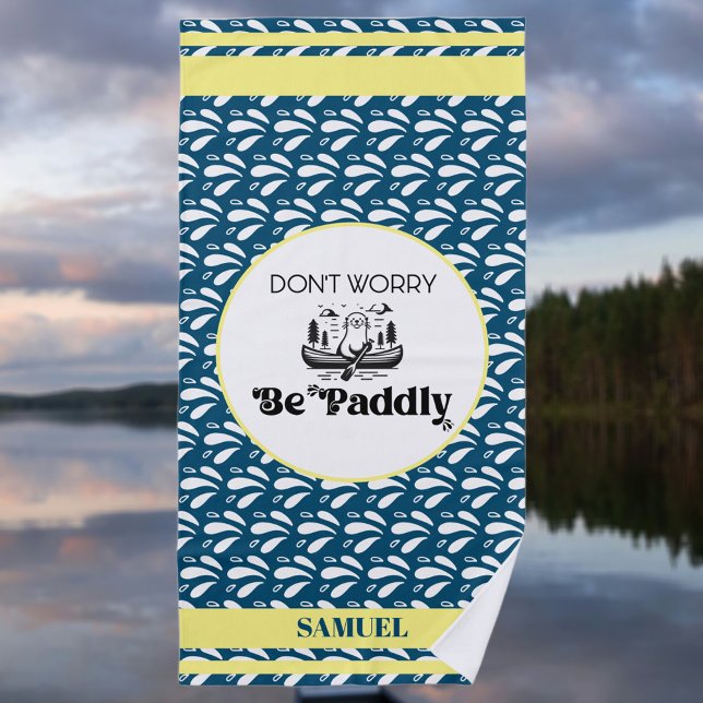Blaues Wassermuster Streifen Retro Kanu Otter Name Strandtuch (Von Creator hochgeladen)