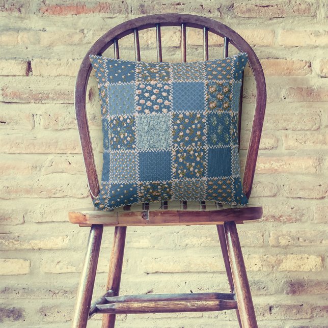 Blaues weißes Roses-Patchwork Quilt-Muster Kissen (Von Creator hochgeladen)