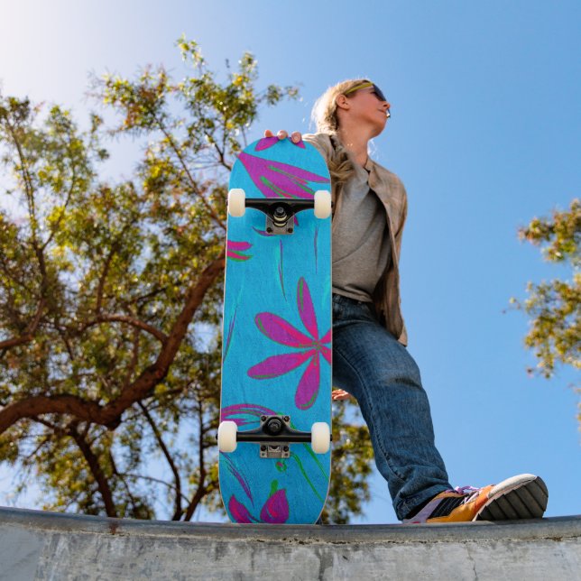 Blaugrüne Blütenbrise Skateboard (Außen 1)