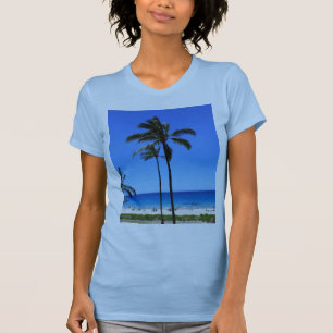 Blauhawaiianischer Himmel und Palmbaum T-Shirt