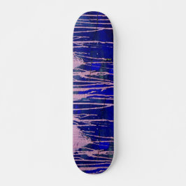 Blaurosa gestrichene Skateboard